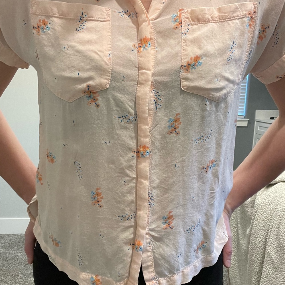 A New Day Peach Floral Blouse Size Medium Spring Top - Picture 3 of 10